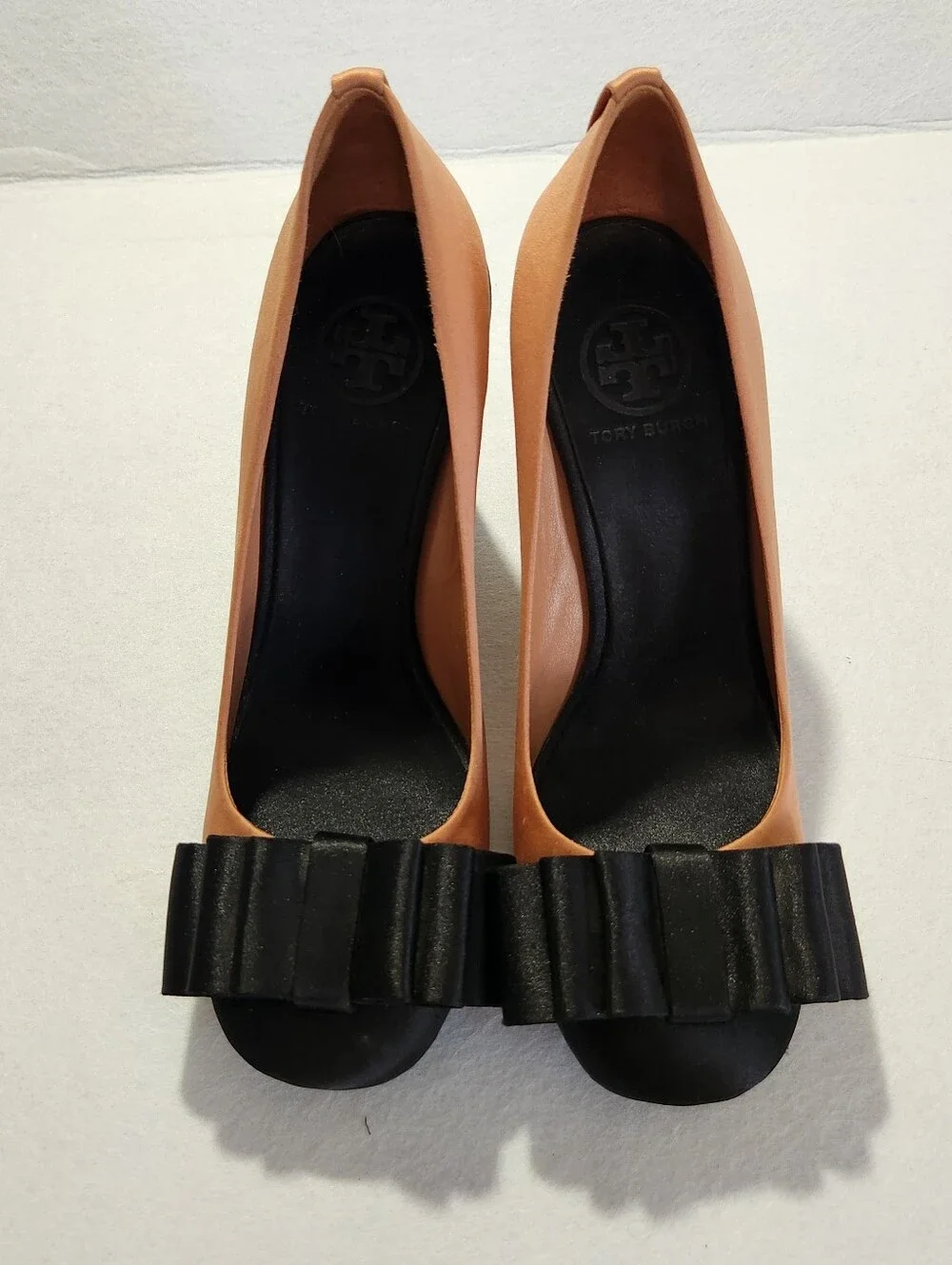 Tory Burch Beige Block-Heel Pumps with Black Bow Size 9